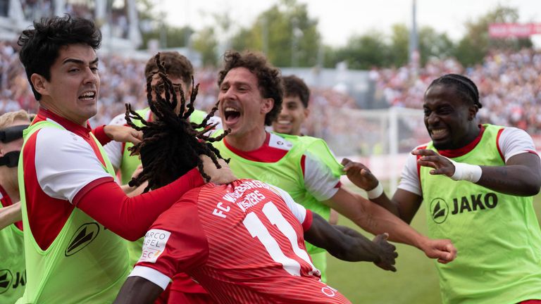 Die Würzburger Kickers sind nach vier Jahren Abstinenz zurück in der 3. Liga. 