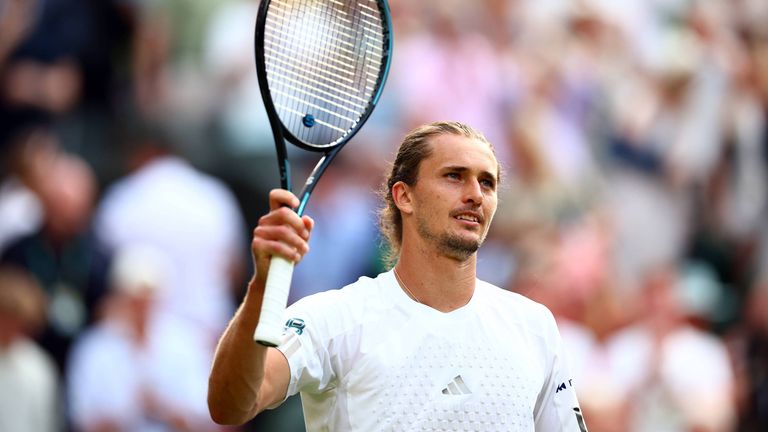 Alexander Zverev darf sich über den Einzug in die zweite Runde von Wimbledon freuen.