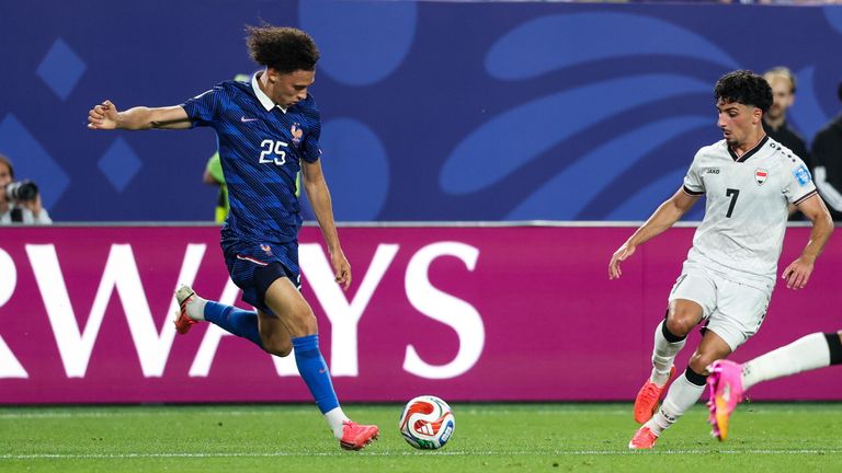Maghnes Akliouche (li.) steht vor einem Wechsel zu Paris Saint-Germain.