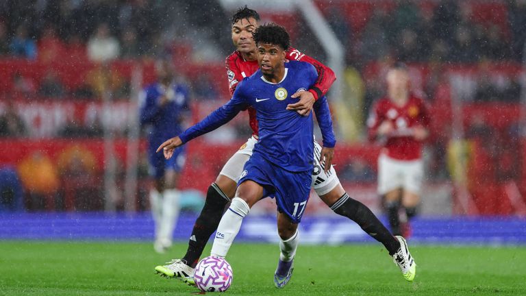 Andrey Santos wechselt für 56,3 Millionen Euro vom FC Chelsea zu Manchester United.