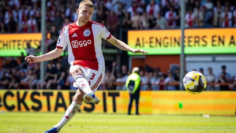 Ajax-Verteidiger zur SGE? Die Eintracht ist sich mit Anton Gaaei einig.