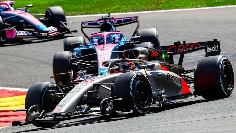 Audi-Pilot Nico Hülkenberg (vorne) blieb in Belgien erneut ohne WM-Punkte.