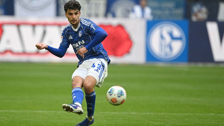 Mertcan Ayhan verlängert seinen Vertrag in Gelsenkirchen langfristig.