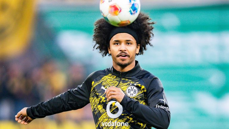 Karim Adeyemi verlässt Borussia Dortmund und schließt sich dem FC Barcelona an.