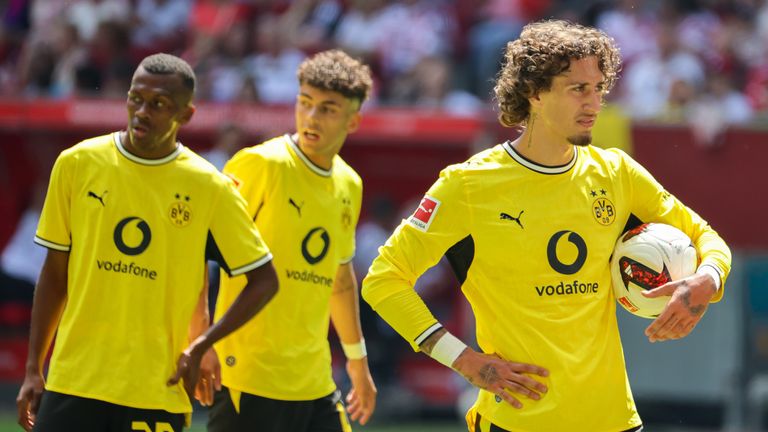 Die BVB-Stars verlieren das erste Spiel auf ihrer Asienreise gegen Osaka. 