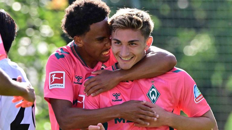 Werders Neuzugang Chuki (r.) erzielt sein erstes Tor für seinen neuen Arbeitgeber.