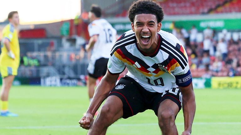 Francis Onyeka schießt Deutschland ins Finale der U19-EM.