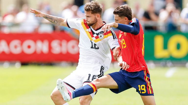 Die deutsche U19 verliert bei der EM gegen Spanien.