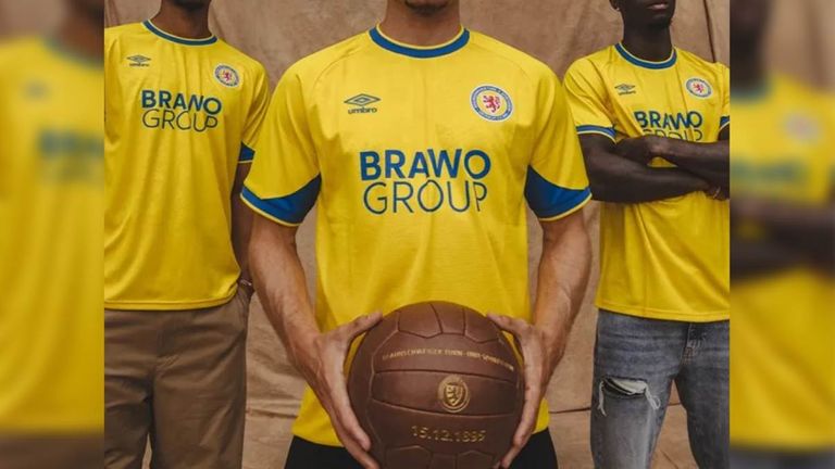 EINTRACHT BRAUNSCHWEIG: Heimtrikot (Quelle: merchandising-onlineshop.com)