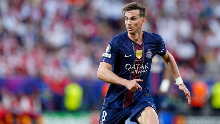 1 Spieler: Paris Saint Germain - Fabian Ruiz (im Bild)