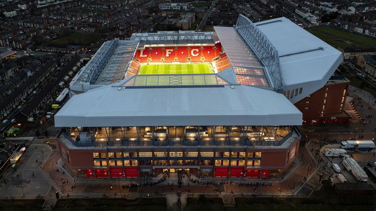Amazon-Gründer Jeff Bezos könnte womöglich bald eine Minderheitenbeteiligung am FC Liverpool erwerben.