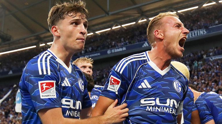 Vitalie Becker (l.) könnte den FC Schalke verlassen.
