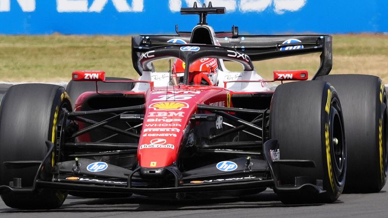 Charles Leclerc und Ferrari gewinnen in Silverstone.