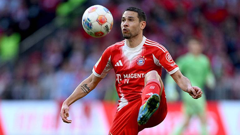 RAPHAEL GUERREIRO - letzter Verein: FC Bayern München.