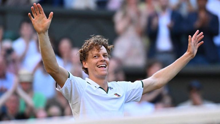 Jannik Sinner bejubelt seinen Sieg in Wimbledon.