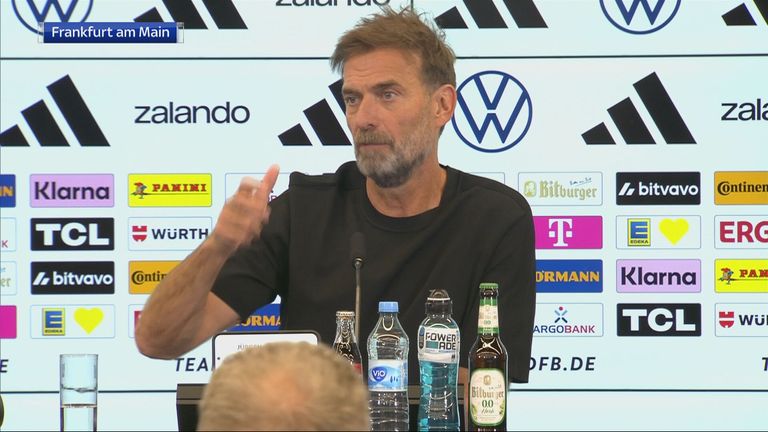 Jürgen Klopp wird als neuer Bundestrainer vorgestellt.