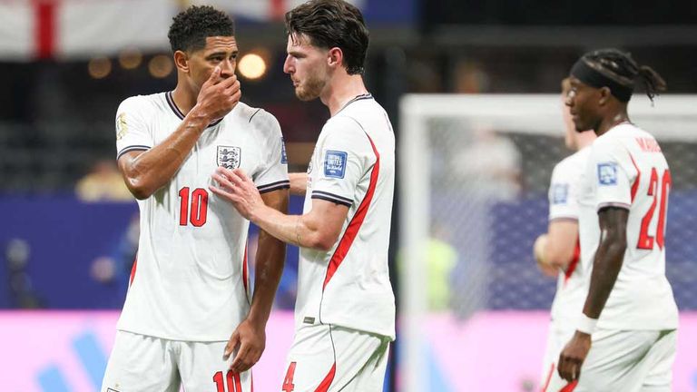 Jude Bellingham (l.) und Declan Rice droht eine Gelbsperre.