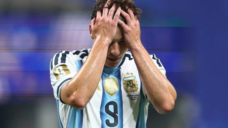 Julian Alvarez stand mit Argentinien schon zweimal knapp vor dem WM-Aus.