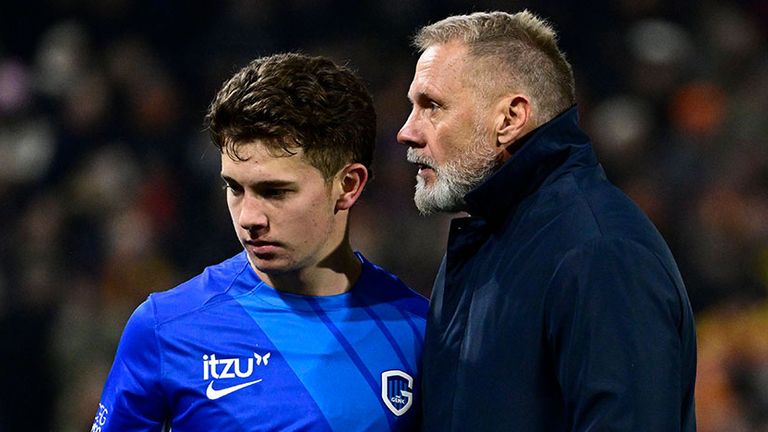 Konstantinos Karetsas (l.) mit seinem damaligen Genk-Trainer Thorsten Fink.