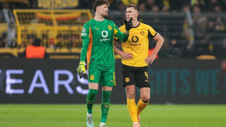 Gregor Kobel (l.) und Nico Schlotterbeck sind bei Borussia Dortmund zwei absolute Führungsspieler.