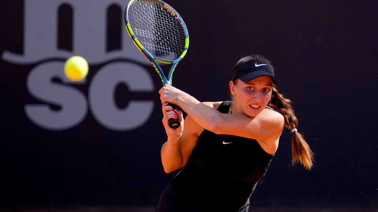 Tamara Korpatsch besiegt Julia Stusek in Hamburg.