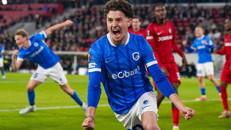 Konstantinos Karetsas (vorne) will unbedingt zum BVB wechseln.