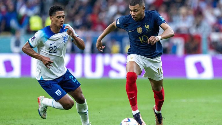 Kylian Mbappe (r.) und Jude Bellingham könnten im Finale der WM 2026 aufeinandertreffen.