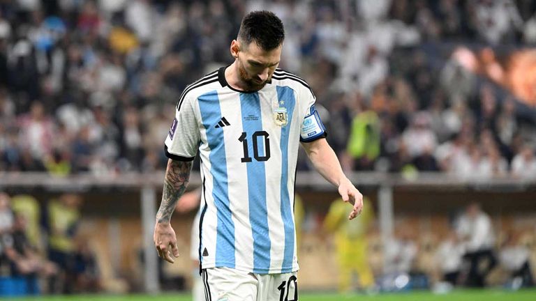 Lionel Messi wurde 2022 mit Argentinien Weltmeister und stand 2014 sowie 2026 im Finale.