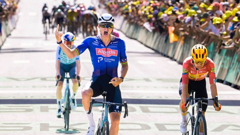 Mathieu van der Poel triumphiert auf der neunten Etappe.