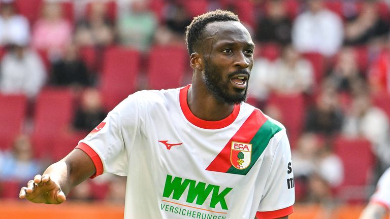 Chrislain Matsima bringt dem FC Augsburg durch seinen Abgang eine ordentliche Transfersumme ein.