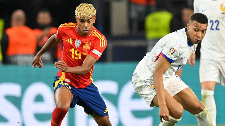 Treffen am Dienstag erneut aufeinander: Kylian Mbappe (r.) und Lamine Yamal.