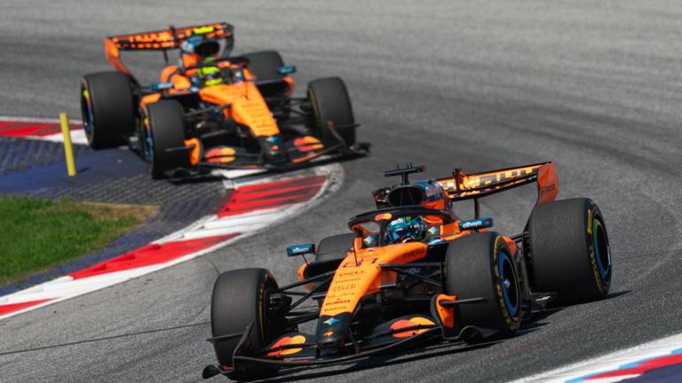 McLaren-Piloten Lando Norris und Oscar Piastri beim Grand Prix in Österreich.