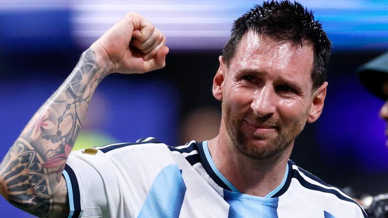 Lionel Messi steht mit Argentinien im WM-Viertelfinale. 