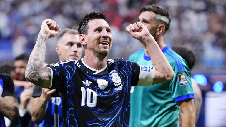 Der Traum von der Titelverteidigung lebt: Lionel Messi und Argentinien spielen am Sonntag, 19. Juli, im WM-Finale gegen Spanien. Live ab 21:00 Uhr bei MagentaTV und im ZDF.