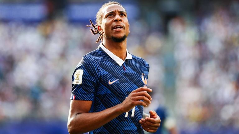 Frankreich-Spieler Michael Olise beim Spiel gegen Schweden.