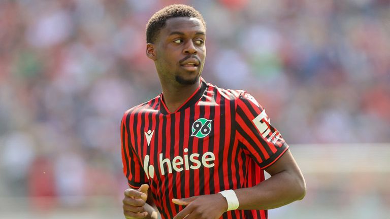 Noel Aseko spielte in der vergangenen Saison auf Leihbasis für Hannover 96.