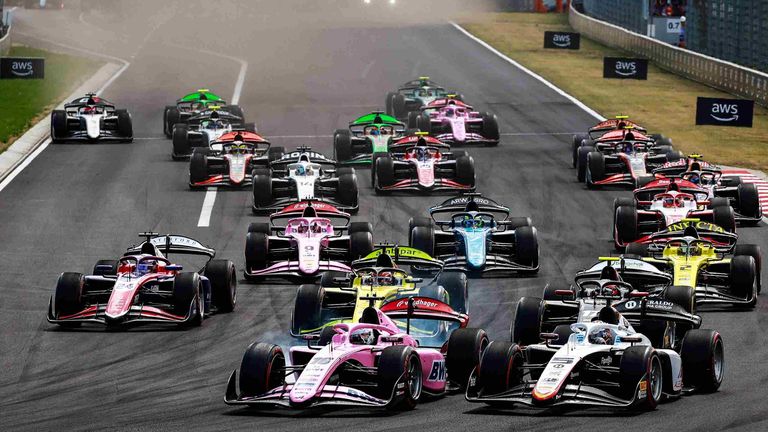 Noel Leon (r.) gewinnt das F2-Hauptrennen in Ungarn.