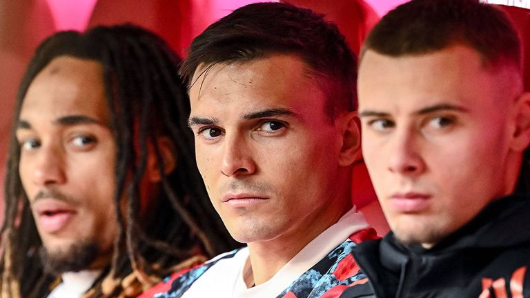 Joao Palhinha (M) und Sacha Boey (l.) gelten beim FC Bayern München als Abgangskandidaten.
