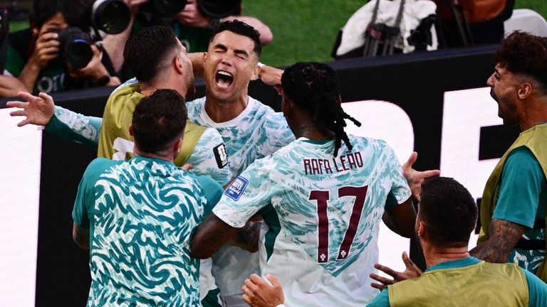 Cristiano Ronaldo und seine Teamkollegen feiern nach seinem Tor gegen Kroatien.