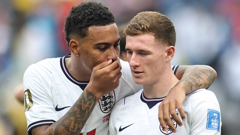 Ganz schön teuer: Die englischen Nationalspieler Morgan Rogers (l.) und Elliot Anderson.