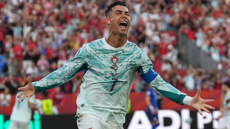 Cristiano Ronaldo bejubelt seinen ersten Treffer in einer WM-K.o.-Runde.