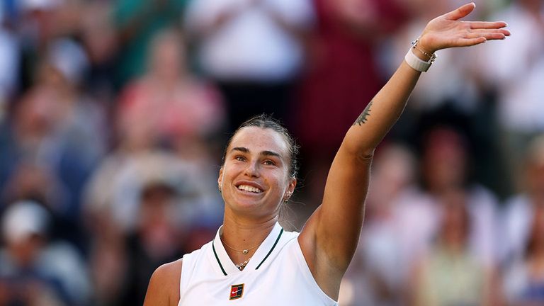 Aryna Sabalenka bedankt sich bei den Fans in Wimbledon.