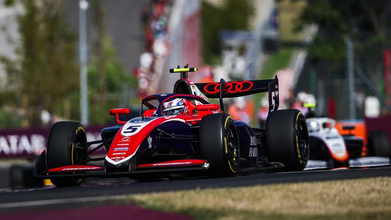 Freddie Slater siegt im Hauptrennen der Formel 3 in Budapest.