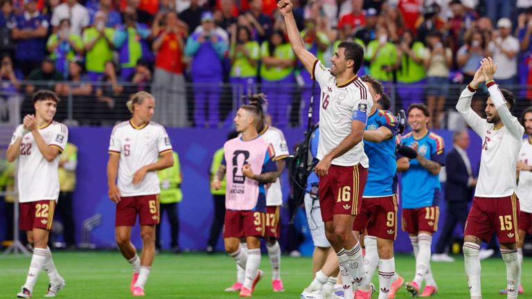 Spaniens Kapitän Rodri und seine Teamkollegen freuen sich über den Einzug ins WM-Finale.
