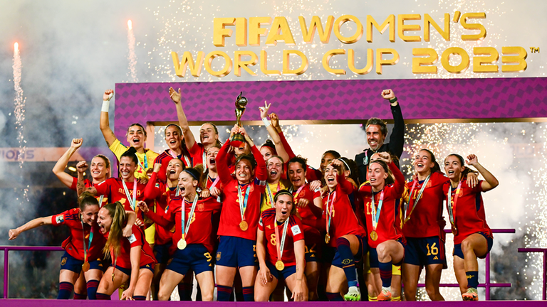Spanien feierte 2023 den WM-Titel. Bei der FIFA Frauen-WM 2027 in Brasilien tritt die spanische Nationalmannschaft als Titelverteidiger an.
