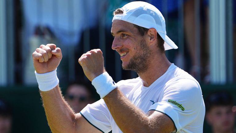 Jan-Lennard Struff freut sich über den Einzug in Runde drei in Wimbledon. 