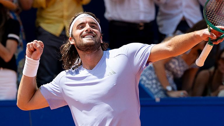 Stefanos Tsitsipas bejubelt seinen Turniersieg in Gstaad.