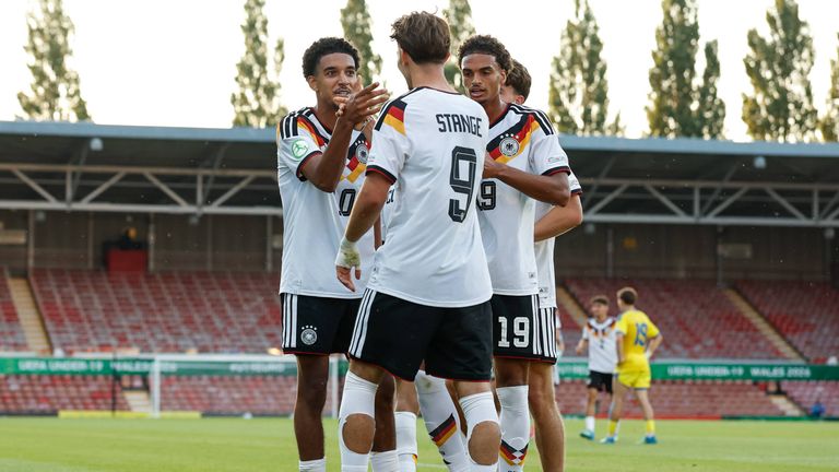 Die U19-Junioren greifen am Samstag nach dem EM-Titel.