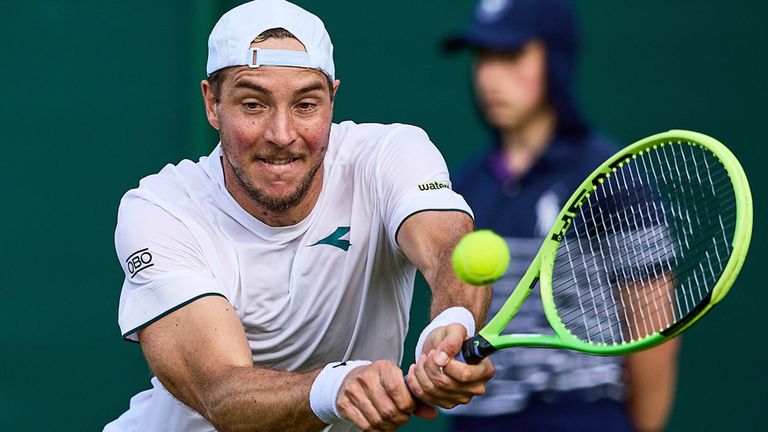 Jan-Lennard Struff spielt in Wimbledon um den Einzug in die dritte Runde.