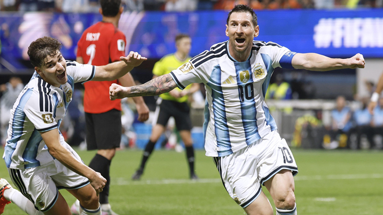 Lionel Messi bewahrt Argentiniens WM-Träume. Am Sonntag, den 12. Juli trifft Argentinien auf die Schweiz. Ab 03:00 Uhr live und exklusiv